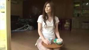 見事なスタイルの女王様をおもちゃのように扱い、身動きできないようにする大胆な拘束プレイ。【エロ動画 天鹿】