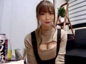 [巨乳の美女が家に連れてこられて、酔っぱらって、大量のおしっこをして、大量のパンツを履いて……。【エロ動画 天鹿】