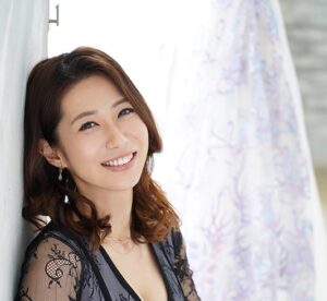 初AV、スレンダー妻、欲望爆発│長嶋さおり★「34歳になりました…。♡”理性を失った人妻が、ペニスを挿入された途端に豹変する！【エロ動画 天鹿】