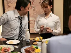 出張中に彼女が軽spiしている中年の性的嫌がらせの上司に無礼な新しいGカップの従業員…朝まで続くGカップセックスを持つ新しい従業員、Hayano Uta【エロ動画 天鹿】