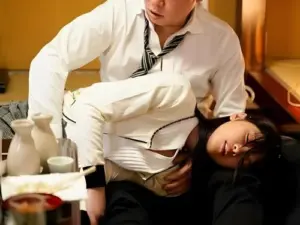 [年末のパーティーx既婚女性レイプ]妻が、上司と同僚によってギャングを強姦された飲酒パーティーに酔っているという衝撃的なビデオ！私は好きなだけ犯され、精液で覆われています【エロ動画 天鹿】