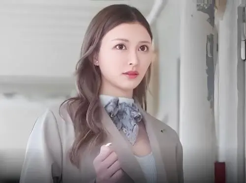 [既婚女性レイプ]彼女のセクシーで巨乳の胸の隣の美しい妻が彼女の部屋に連れてこられ、レイプされました！わいせつ猫の潮吹きとカミングの巨大なクリームパイ【エロ動画 天鹿】