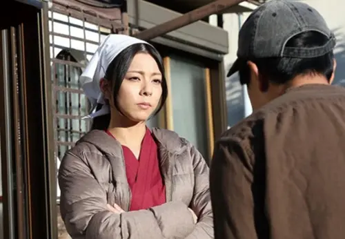 エロい人妻が卑劣な男に犯される…。屈辱の生セックスで膣奥まで貫かれ、悶絶昇天イキ！【エロ動画 天鹿】