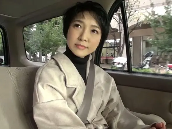 【本物人妻】「経験人数は旦那だけ…」黒髪ショートで貧乳がエロい46歳美熟女…上京した美魔女が秘密の不倫で痙攣絶頂【エロ動画 天鹿】