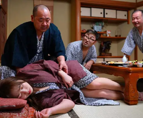 【巨乳美女×手マン責め】上司の愛撫に抗えず濡れてグチョグチョに！ 「あ、ダメ…♡」顔が最高潮に達して快感に震えました笑【エロ動画 天鹿】