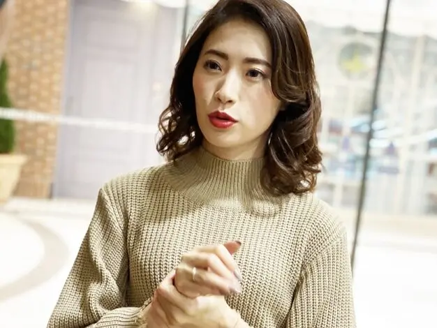 【人妻ナンパ】47歳には見えない貧乳美熟女をお持ち帰り！他人チ ポに欲情してベロチューで痙攣絶頂！【エロ動画 天鹿】