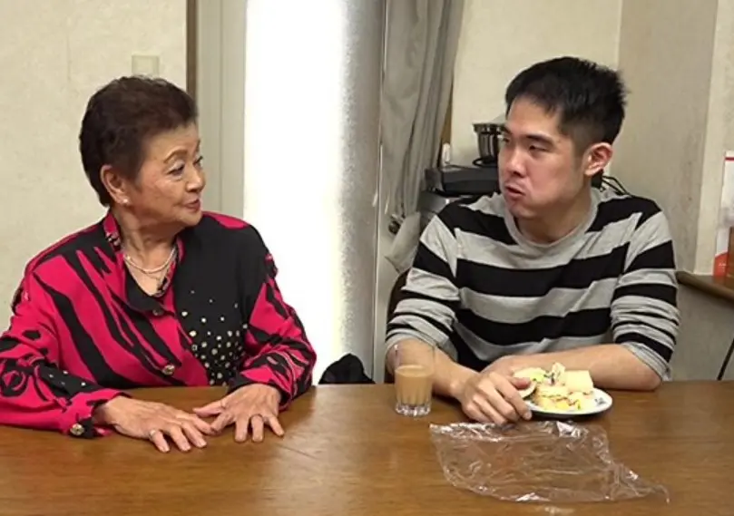 【小笠原裕子×オリジナルブラシ】包み込むような優しさでガイド！ 「気持ちいい？♡」80歳を超えてもまだまだ現役のパワフルなおばあちゃん笑【エロ動画 天鹿】