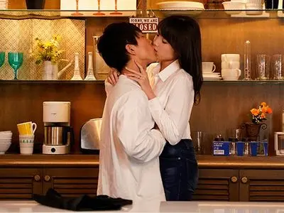 「キスの仕方を教えてあげましょうか？」 』パート先の欲求不満な人妻とのエロ情事…ふしだらな妻が若い男の巨根で…【バイトntr】【エロ動画 天鹿】