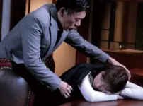 エロ漫画 同人 レビュー 天鹿|【人妻×背徳セックス】義父の発情に抗えず倒れてしまう！ 「いやぁ…」満たされない体が快感に震える笑【エロ動画 天鹿】