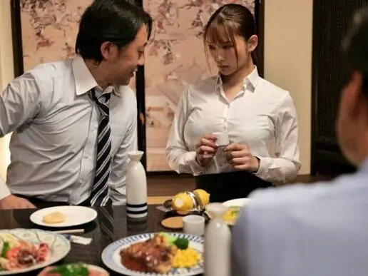 【相部屋ntr】出張先で泥酔して絶倫上司にセクハラ痴漢されちゃうエロ巨乳OL…夜這いされて不倫セックスされる寝取られ男【エロ動画 天鹿】