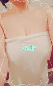 山梨 デリヘル 甲府人妻城　みおさんの裏プロフィール！Gカップやわふわ美妻がベランダ野外と唾液まみれフェラで乱れる禁断の素顔